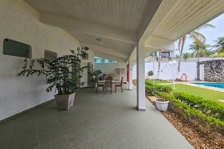 Casa de condomínio para alugar com 1000m², 5 quartos e 6 vagasÁrea Externa