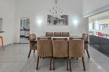 Casa de condomínio para alugar com 1000m², 5 quartos e 6 vagasSala de Jantar