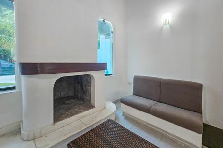 Casa de condomínio para alugar com 1000m², 5 quartos e 6 vagasSala