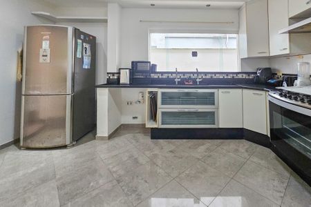 Casa de condomínio para alugar com 1000m², 5 quartos e 6 vagasCozinha