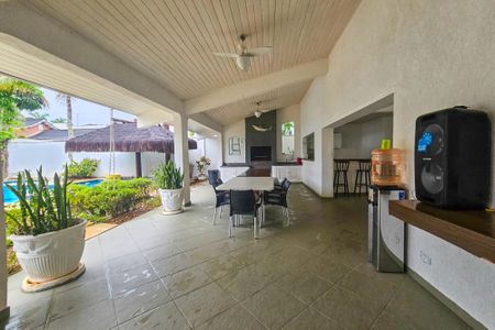 Casa de condomínio para alugar com 1000m², 5 quartos e 6 vagasÁrea Externa