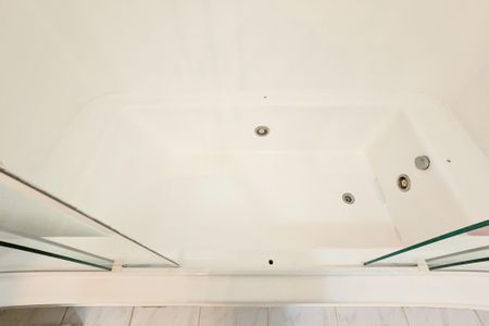 Casa de condomínio para alugar com 1000m², 5 quartos e 6 vagasBanheiro da Suíte 5