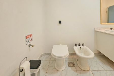 Casa de condomínio para alugar com 1000m², 5 quartos e 6 vagasBanheiro da Suíte 5