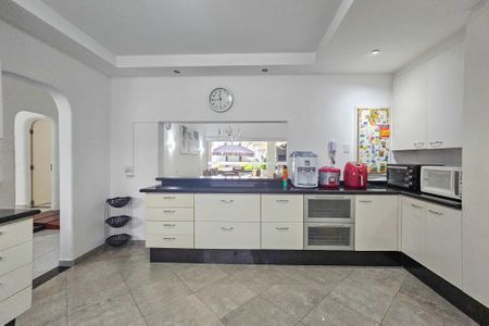 Casa de condomínio para alugar com 1000m², 5 quartos e 6 vagasCozinha