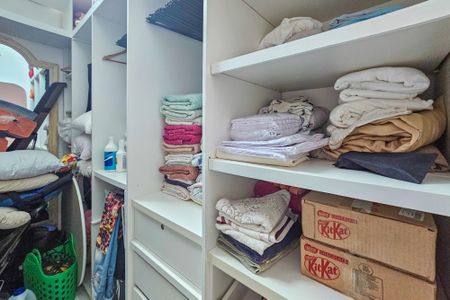 Casa de condomínio para alugar com 1000m², 5 quartos e 6 vagasCloset da Suíte 5