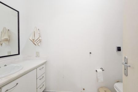 Casa de condomínio para alugar com 1000m², 5 quartos e 6 vagasBanheiro da Suíte 2