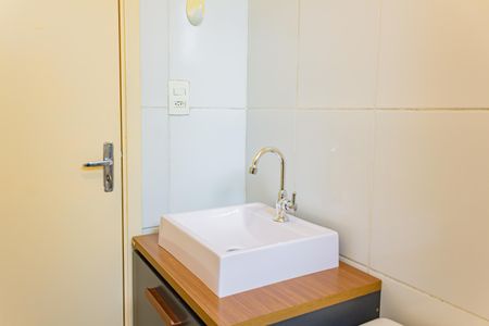 Banheiro de apartamento para alugar com 2 quartos, 45m² em Água Branca, São Paulo