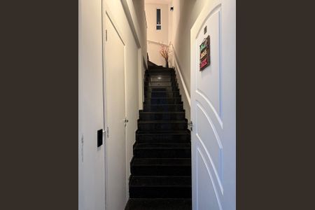 Casa de condomínio para alugar com 115m², 2 quartos e 1 vagaEscada