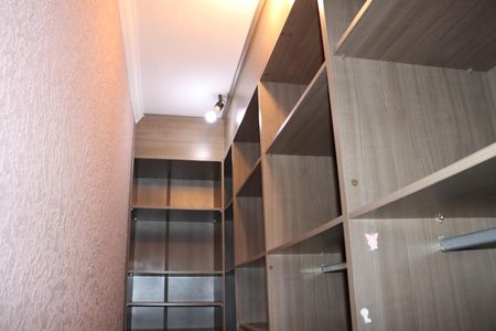 Casa de condomínio para alugar com 330m², 5 quartos e 6 vagasCloset da suíte 3