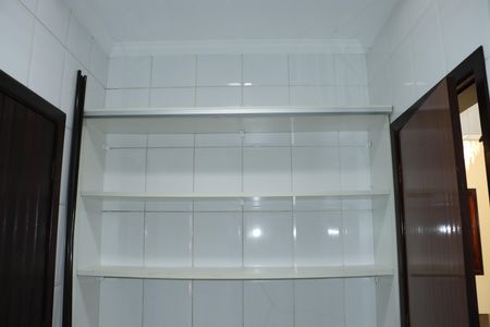 Casa de condomínio para alugar com 330m², 5 quartos e 6 vagasÁrea de Serviço