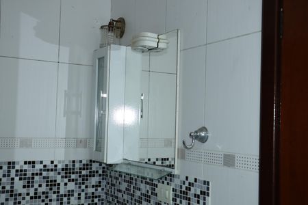 Casa de condomínio para alugar com 330m², 5 quartos e 6 vagasBanheiro da Suíte 2