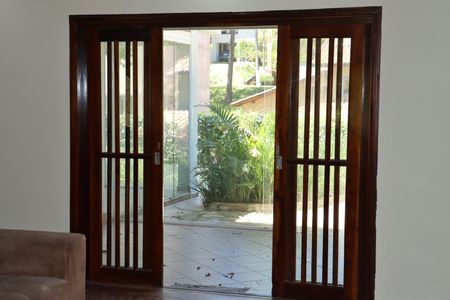 Casa de condomínio para alugar com 330m², 5 quartos e 6 vagasVaranda do Quarto 2