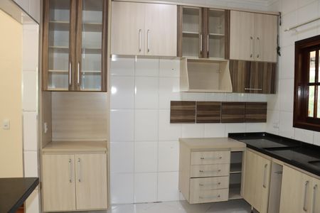 Casa de condomínio para alugar com 330m², 5 quartos e 6 vagasCozinha