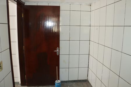 Casa de condomínio para alugar com 330m², 5 quartos e 6 vagasBanheiro de Serviço