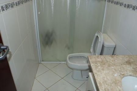 Casa de condomínio para alugar com 330m², 5 quartos e 6 vagasBanheiro da Suíte