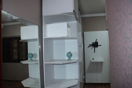 Casa de condomínio para alugar com 330m², 5 quartos e 6 vagasCorredor