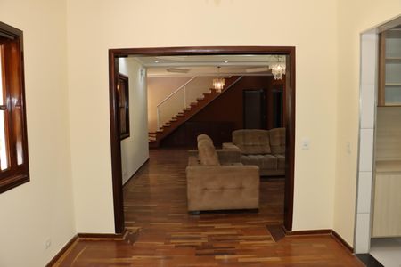 Casa de condomínio para alugar com 330m², 5 quartos e 6 vagasCorredor