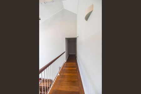 Casa de condomínio à venda com 645m², 4 quartos e 3 vagasCorredor