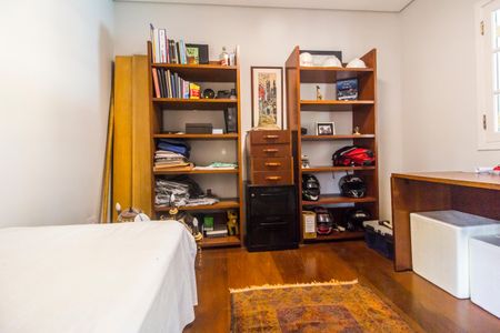 Casa de condomínio à venda com 645m², 4 quartos e 3 vagasEscritório