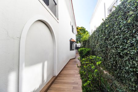 Casa de condomínio à venda com 645m², 4 quartos e 3 vagasQuintal