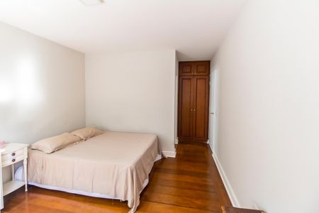 Casa de condomínio à venda com 645m², 4 quartos e 3 vagasSuíte 2