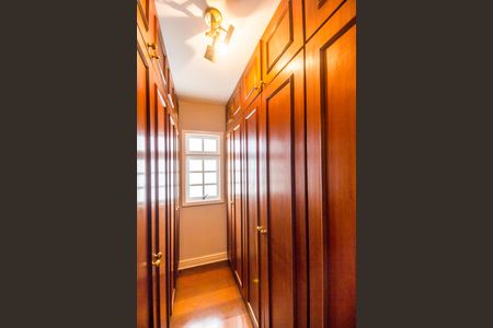 Casa de condomínio à venda com 645m², 4 quartos e 3 vagasCloset da Suíte 1