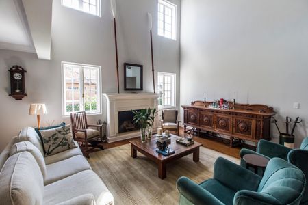 Casa de condomínio à venda com 645m², 4 quartos e 3 vagasSala