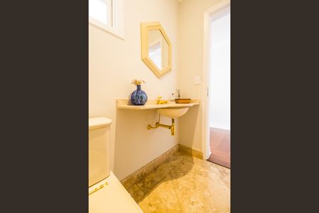 Casa de condomínio à venda com 645m², 4 quartos e 3 vagasLavabo