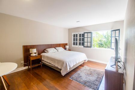 Casa de condomínio à venda com 645m², 4 quartos e 3 vagasSuíte 1