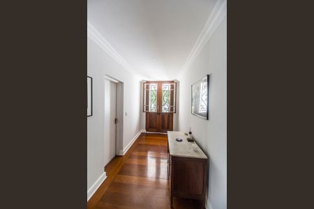 Casa de condomínio à venda com 645m², 4 quartos e 3 vagasEntrada