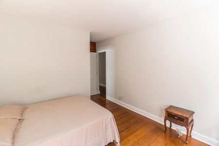 Casa de condomínio à venda com 645m², 4 quartos e 3 vagasSuíte 2