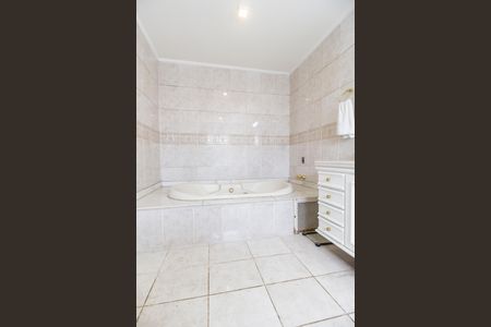 Casa de condomínio à venda com 645m², 4 quartos e 3 vagasBanheiro da Suíte 1