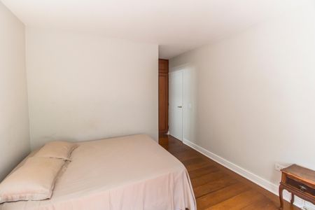 Casa de condomínio à venda com 645m², 4 quartos e 3 vagasSuíte 2