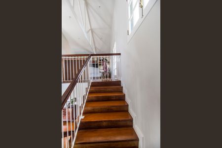 Casa de condomínio à venda com 645m², 4 quartos e 3 vagasEscada