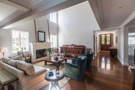 Casa de condomínio à venda com 645m², 4 quartos e 3 vagasSala