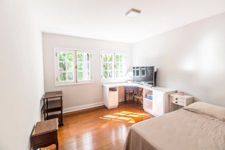 Casa de condomínio à venda com 645m², 4 quartos e 3 vagasSuíte 2