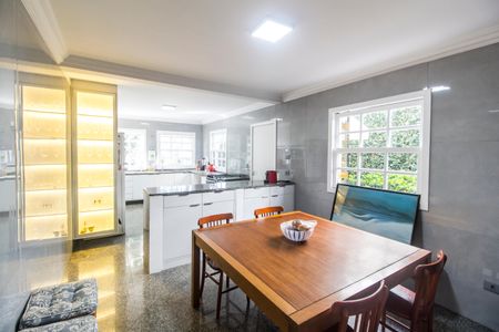 Casa de condomínio à venda com 645m², 4 quartos e 3 vagasCopa