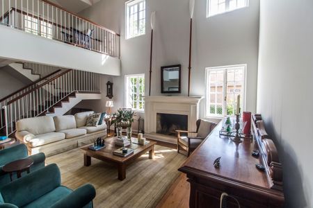 Casa de condomínio à venda com 645m², 4 quartos e 3 vagasSala