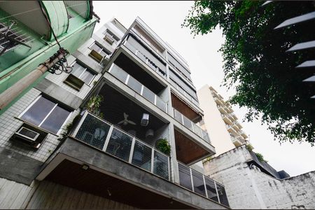 Apartamento à venda com 75m², 2 quartos e 1 vaga Apartamento à venda com 75m², 2 quartos e 1 vagaFachada