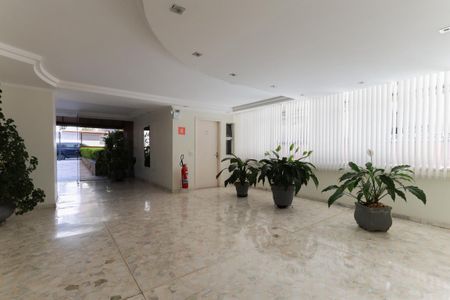 Apartamento à venda com 65m², 2 quartos e 1 vaga Apartamento à venda com 65m², 2 quartos e 1 vagaÁrea comum - Hall social