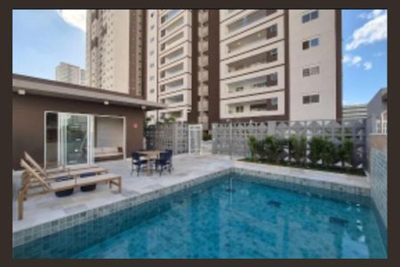 Apartamento à venda com 137m², 3 quartos e 3 vagas Apartamento à venda com 137m², 3 quartos e 3 vagasÁrea comum - Piscina