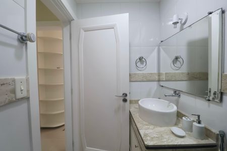 Apartamento para alugar com 220m², 5 quartos e 2 vagasBanheiro Suíte 3