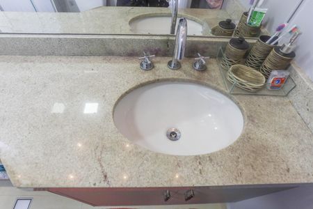 Apartamento à venda com 105m², 3 quartos e 2 vagas Apartamento à venda com 105m², 3 quartos e 2 vagasBanheiro da suíte 1