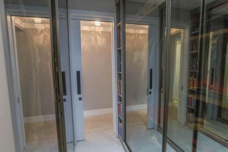 Apartamento à venda com 105m², 3 quartos e 2 vagas Apartamento à venda com 105m², 3 quartos e 2 vagasQuarto 1 - suíte closet