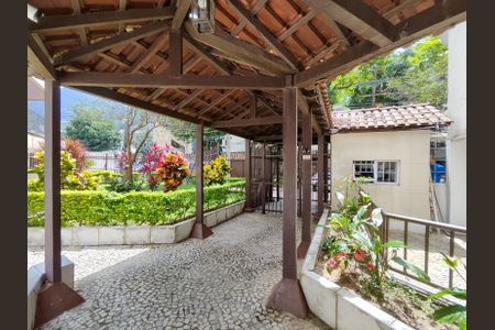 Apartamento à venda com 75m², 2 quartos e 1 vagaFachada e portaria