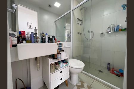 Apartamento à venda com 47m², 2 quartos e 1 vaga Apartamento à venda com 47m², 2 quartos e 1 vagaBanheiro Social