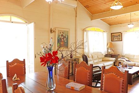 Casa de condomínio para alugar com 840m², 3 quartos e 4 vagasSala