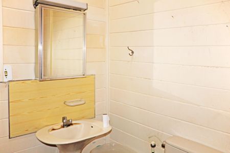 Casa de condomínio para alugar com 840m², 3 quartos e 4 vagasBanheiro