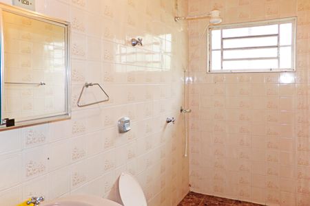 Casa de condomínio para alugar com 840m², 3 quartos e 4 vagasBanheiro de Serviço