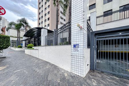 Apartamento à venda com 60m², 2 quartos e 1 vagaFachada - Plaquinha